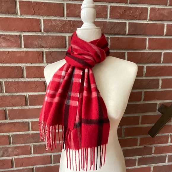 •Charter Club Red Black White Plaid 100%Cashmere Fringed Scarf 64”x10” NWOT - Picture 10 of 11